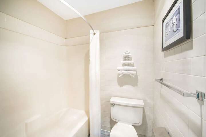 Room 4 of 13