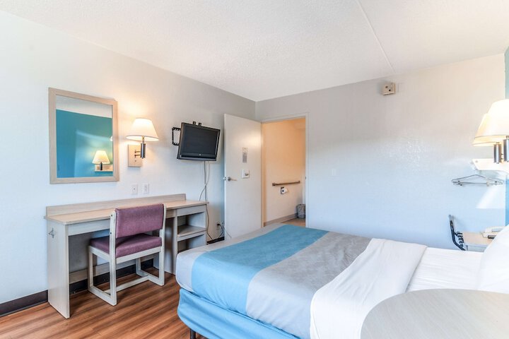 Room 22 of 28