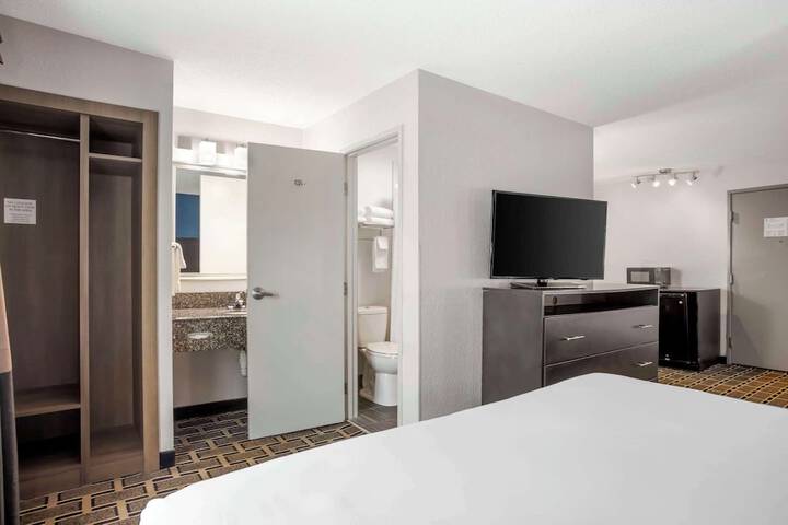 Room 27 of 58
