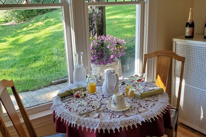 Hudson Manor Bed and Breakfast
