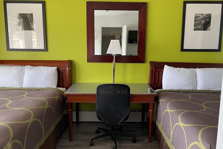 Room 5 of 17