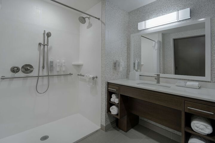 Room 13 of 44
