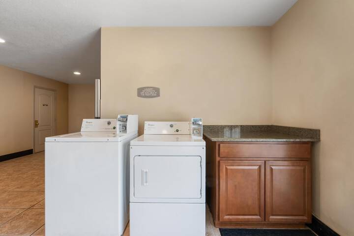 Best Western Plus John Jay Inn & Suites