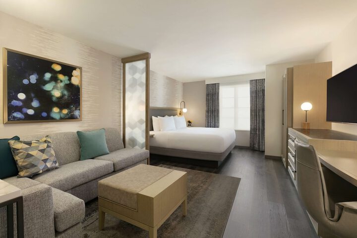 Room 30 of 46