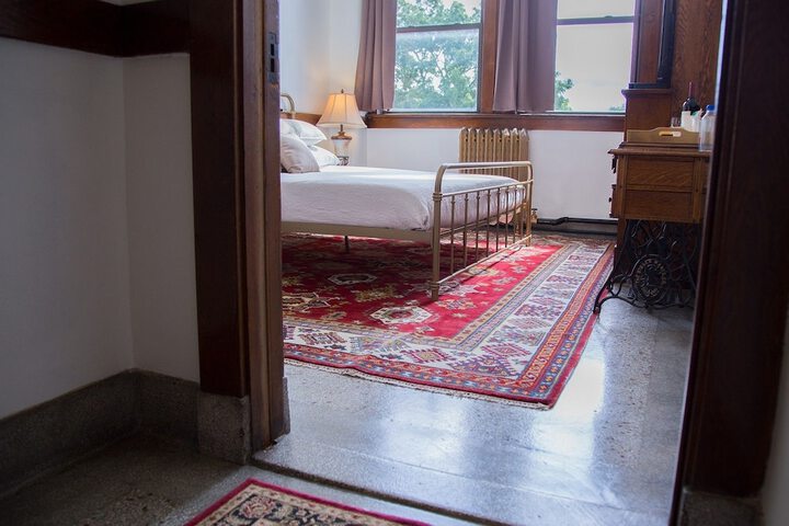 Room 72 of 185