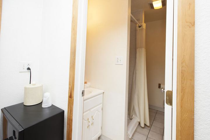 Room 8 of 25