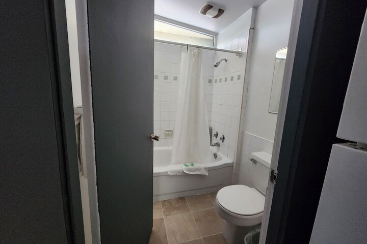 Room 34 of 65