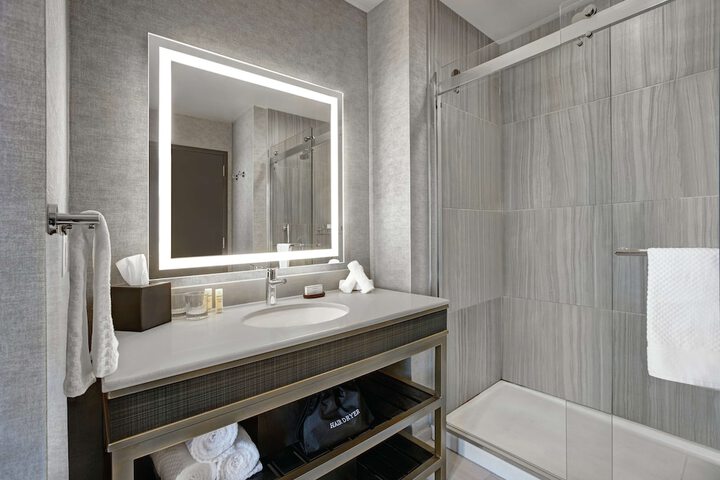 Room 14 of 65