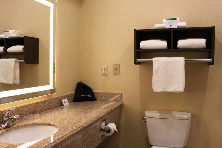 Room 11 of 23