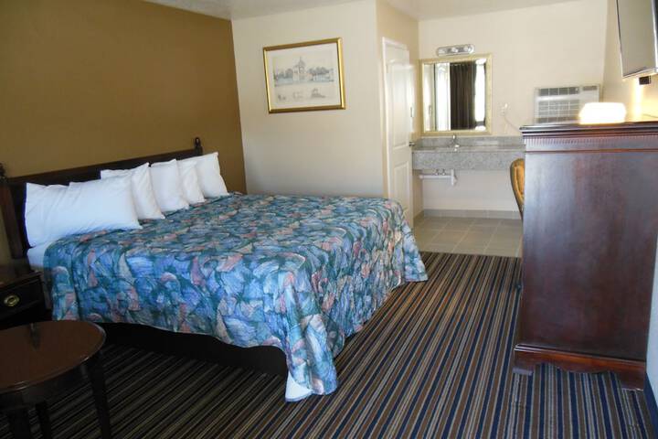 Room 27 of 48