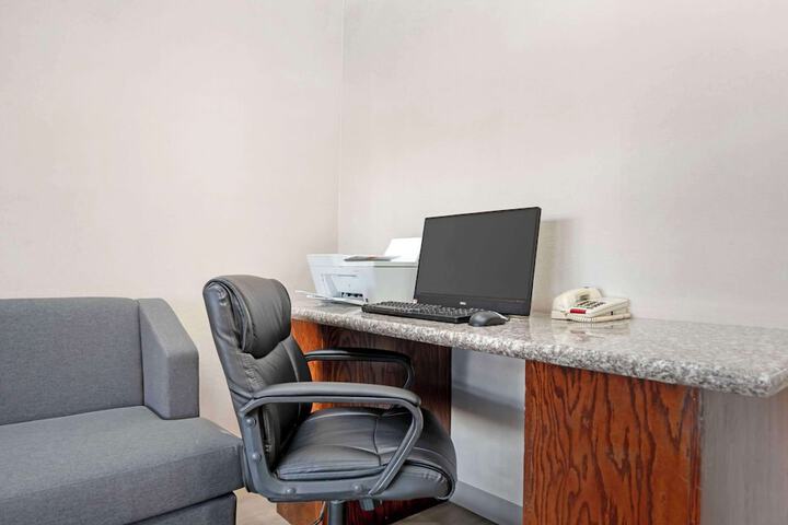 Business Center 38 of 39