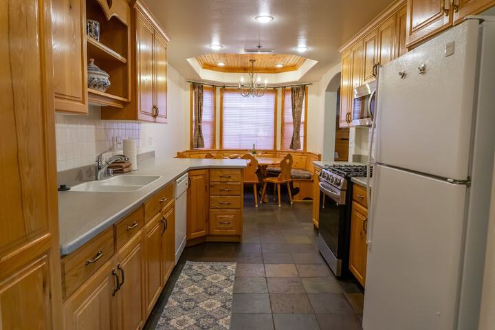 Family Vacation heated in / out Pool Tubing & Ice Skating 719 3 Bedroom Townhouse by RedAwning
