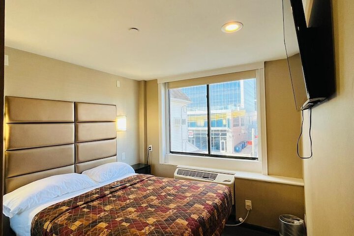 Hotel Key LaGuardia Airport