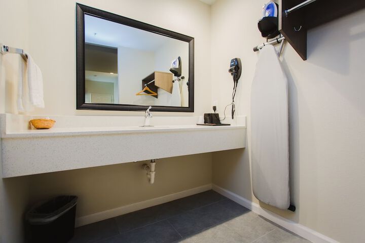 Room 13 of 22