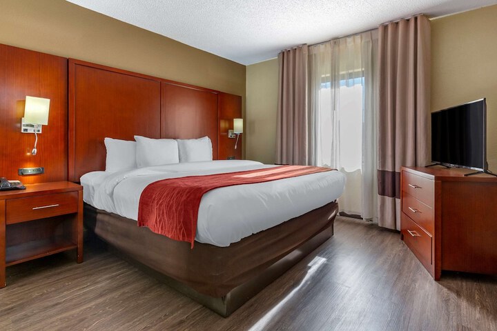 Room 10 of 28