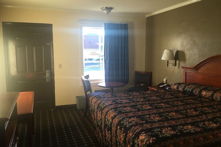 Room 13 of 39