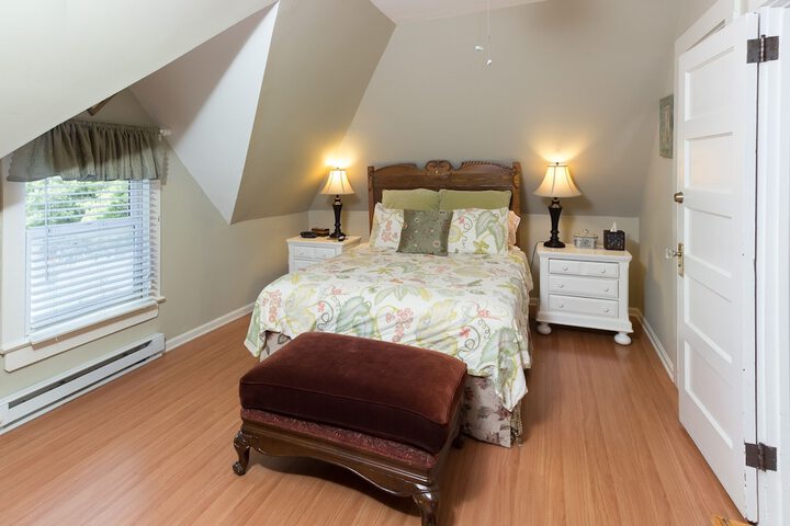 Room 25 of 79