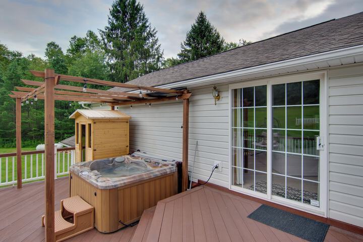 Sauna Spa & Stargazing: Coudersport Home!