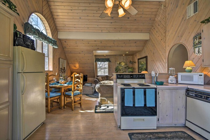 Sonora Home on 10 Resort Acres w / Shared Pool!