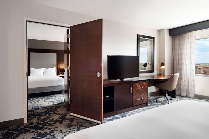 Room 32 of 87