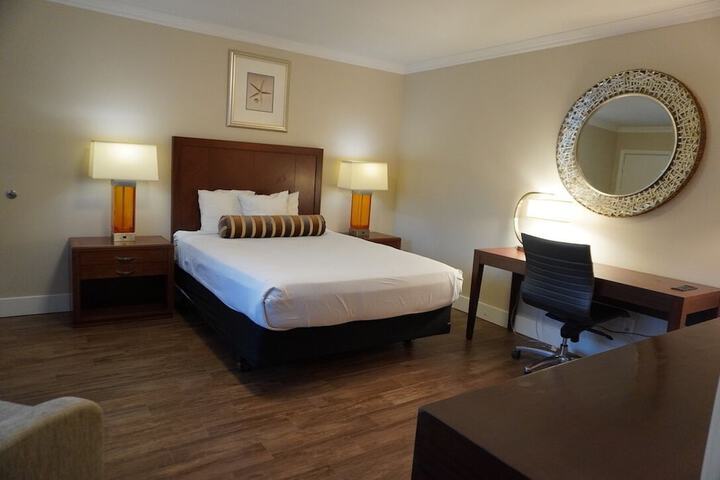 Room 5 of 32