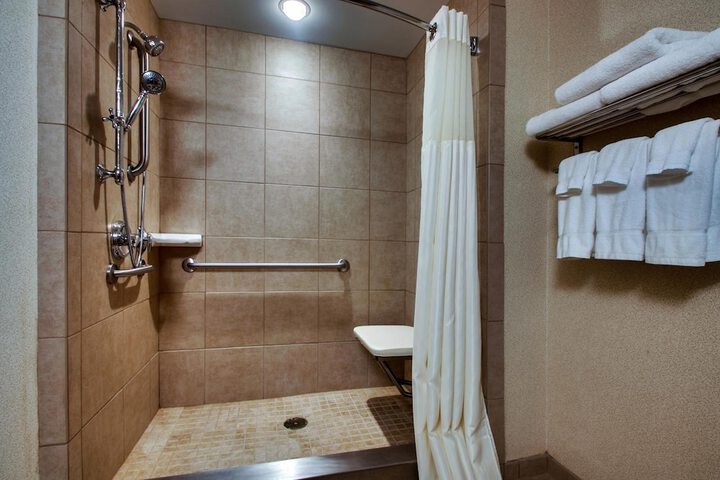 Room 12 of 40