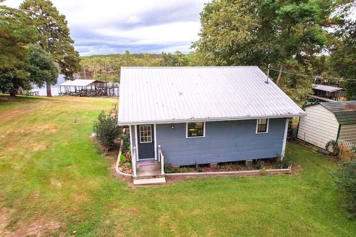 Doyline Cottage w / Large Porch & Lake Access!