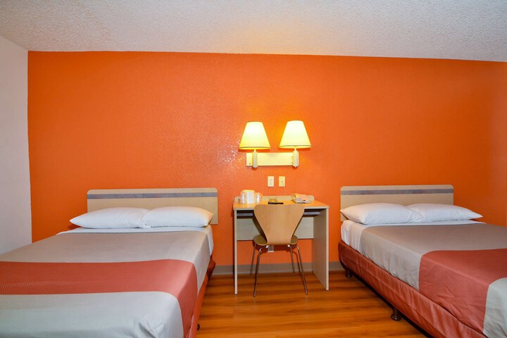 Room 27 of 34