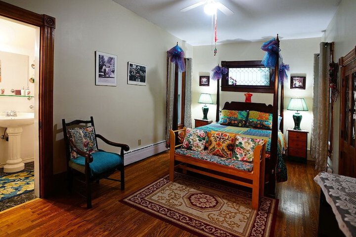Room 28 of 74