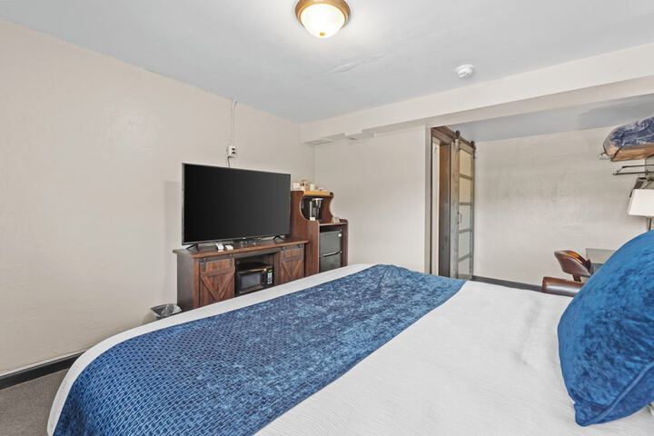 Room 9 of 28