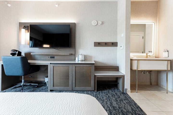 Room 53 of 85