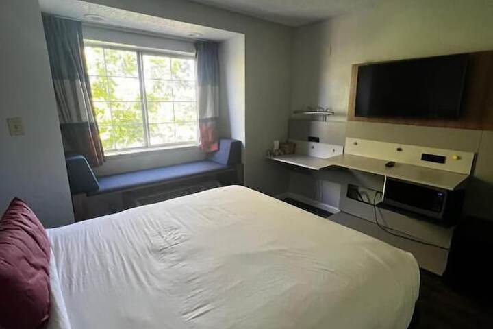 Room 17 of 28