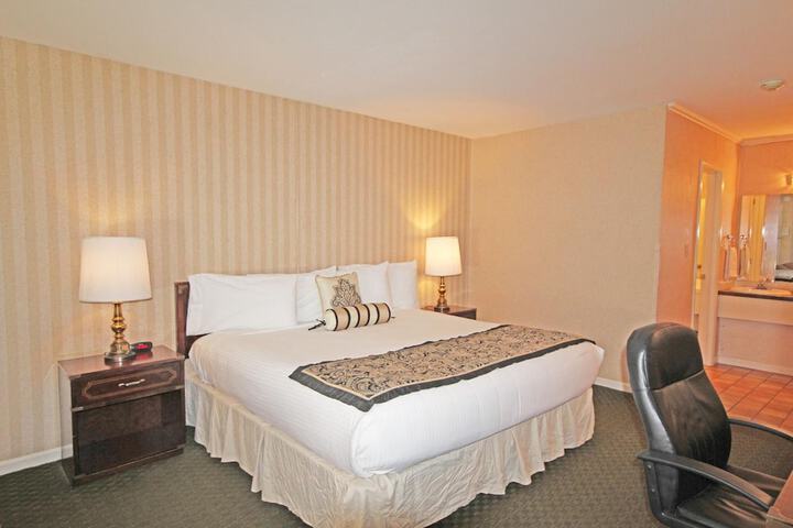 Room 17 of 32