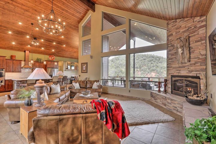 AZ Rim Retreat in Pine W / deck Hot Tub & Views!