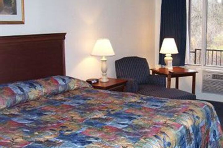 Magnuson Hotel by The River