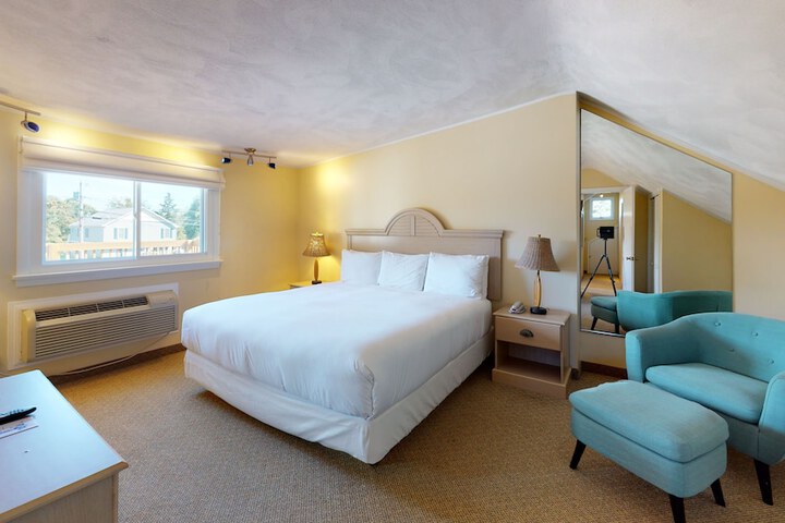 Breezeway Boutique Hotel