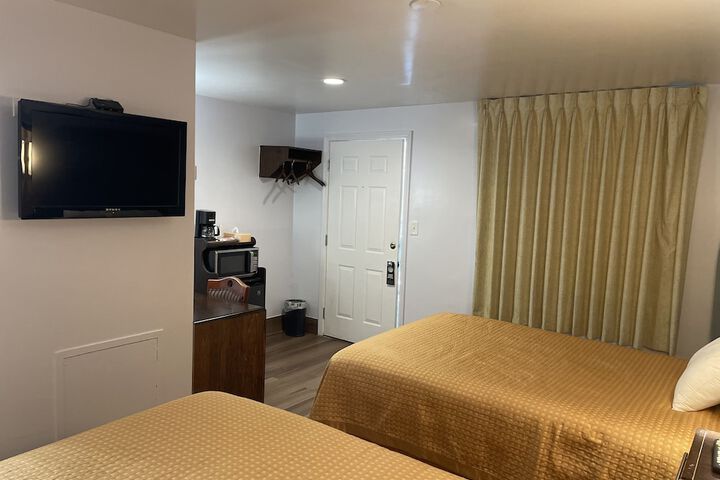Room 7 of 28