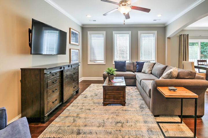 Downtown Townhome Walk to Dine & Shop on Broad St