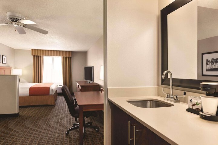 Country Inn & Suites by Radisson Lawrenceville near Northside Hospital Gwinnett