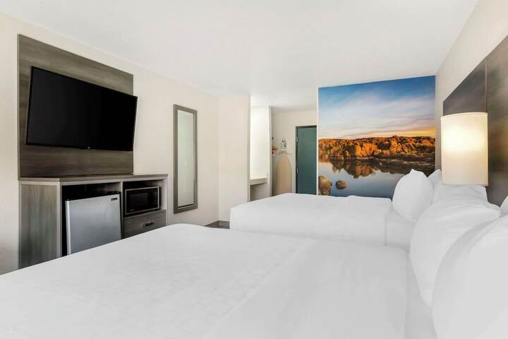 Room 9 of 28
