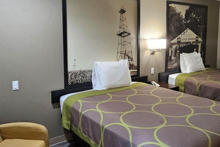 Room 32 of 53