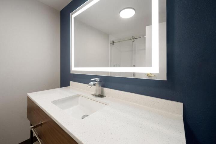 Wingate by Wyndham Dublin Near Claytor Lake State Park