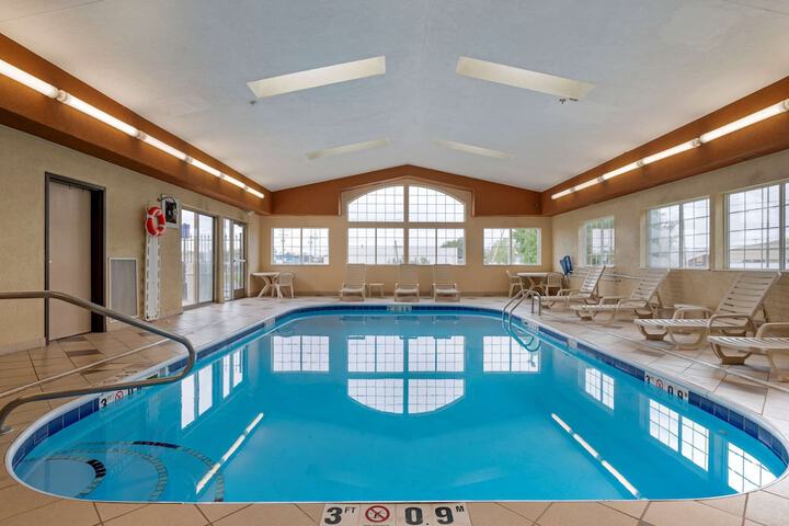 Pool 10 of 55