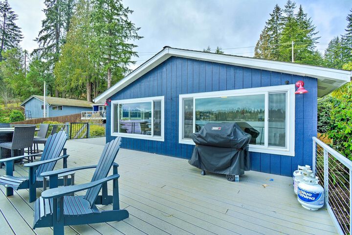 Lakefront Bremerton Vacation Rental w / Deck!