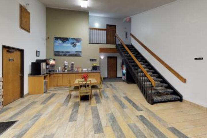 Waconia Inn and Suites