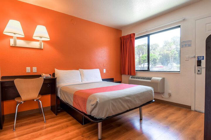 Room 22 of 44