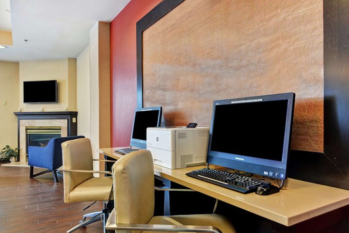 Business Center 31 of 32