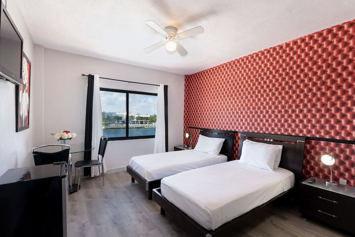 Room 32 of 37