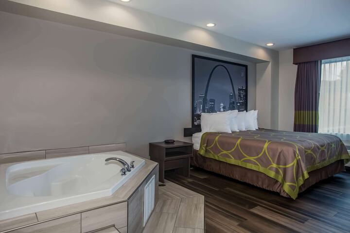 Room 16 of 33