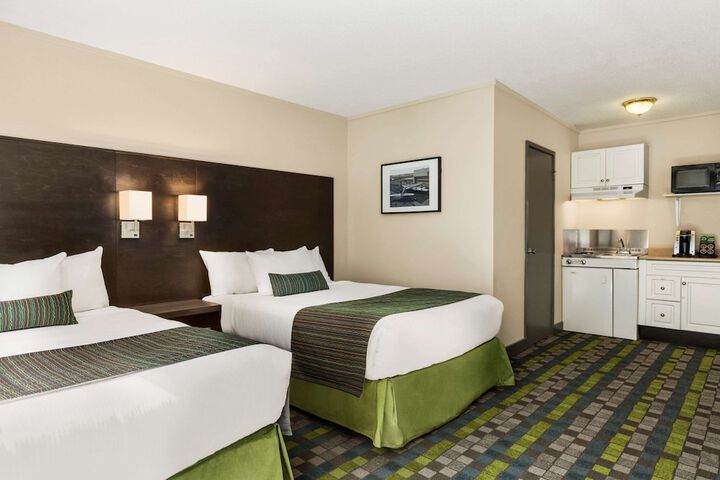 Days Inn by Wyndham Victoria Airport Sidney
